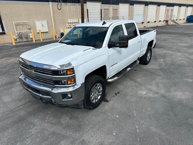 Chevrolet Silverado 2500HD Vehicle Full-screen Gallery Image 2