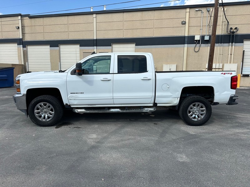 Chevrolet Silverado 2500HD Vehicle Full-screen Gallery Image 3