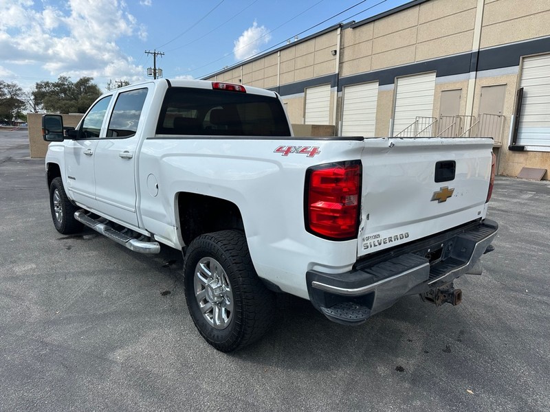 Chevrolet Silverado 2500HD Vehicle Full-screen Gallery Image 4