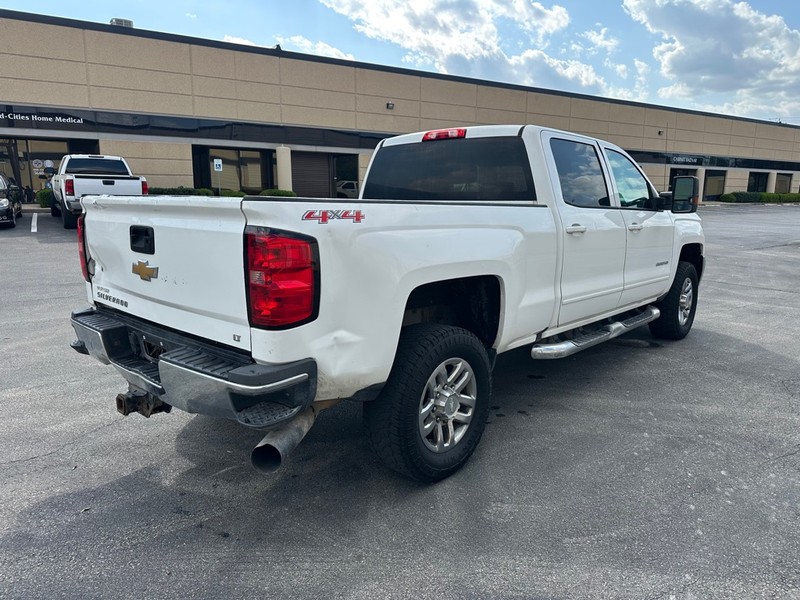 Chevrolet Silverado 2500HD Vehicle Full-screen Gallery Image 5