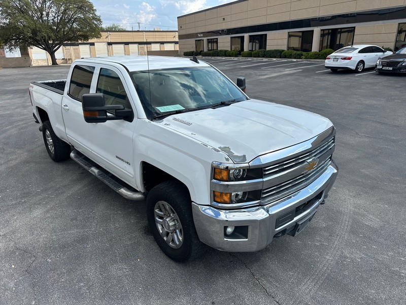 Chevrolet Silverado 2500HD Vehicle Full-screen Gallery Image 8