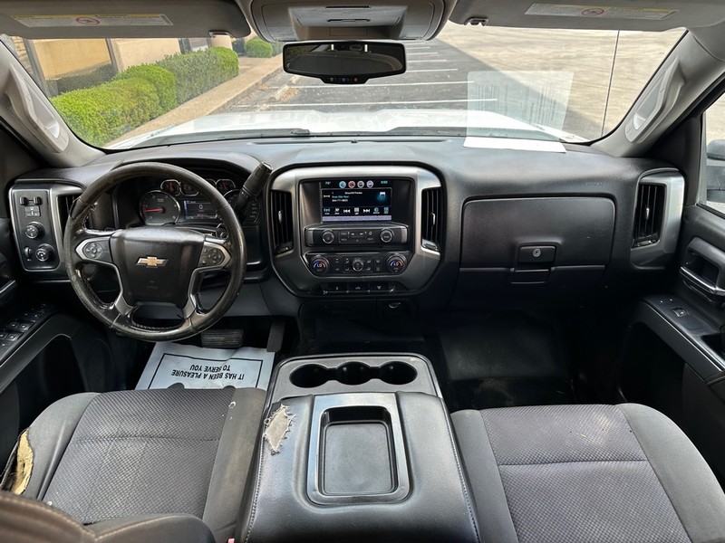 Chevrolet Silverado 2500HD Vehicle Full-screen Gallery Image 11