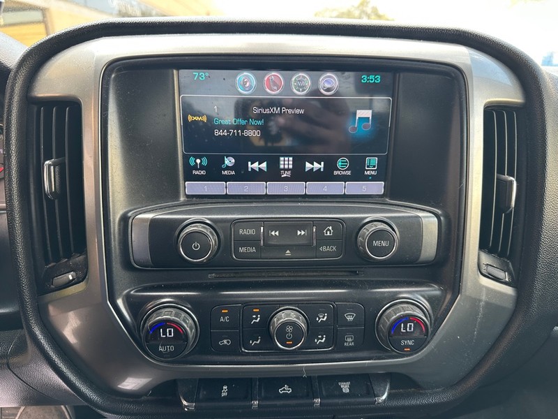 Chevrolet Silverado 2500HD Vehicle Full-screen Gallery Image 16