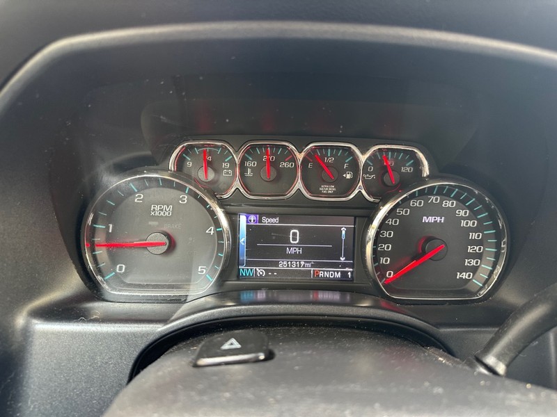 Chevrolet Silverado 2500HD Vehicle Full-screen Gallery Image 17