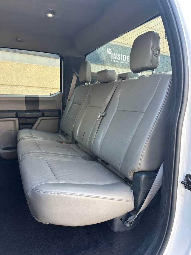 Ford Super Duty F-250 SRW Vehicle Full-screen Gallery Image 13