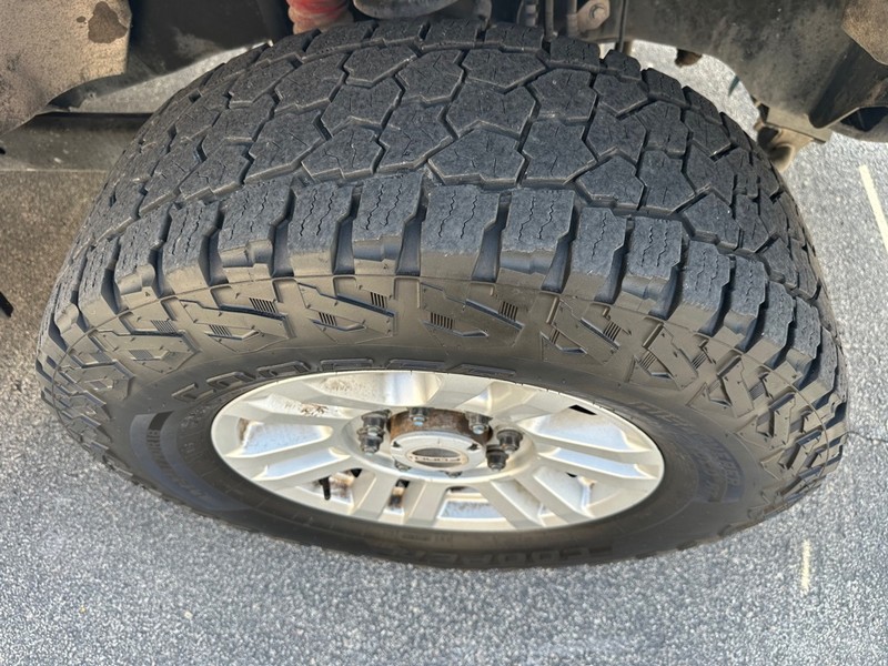 Ford Super Duty F-250 SRW Vehicle Full-screen Gallery Image 11