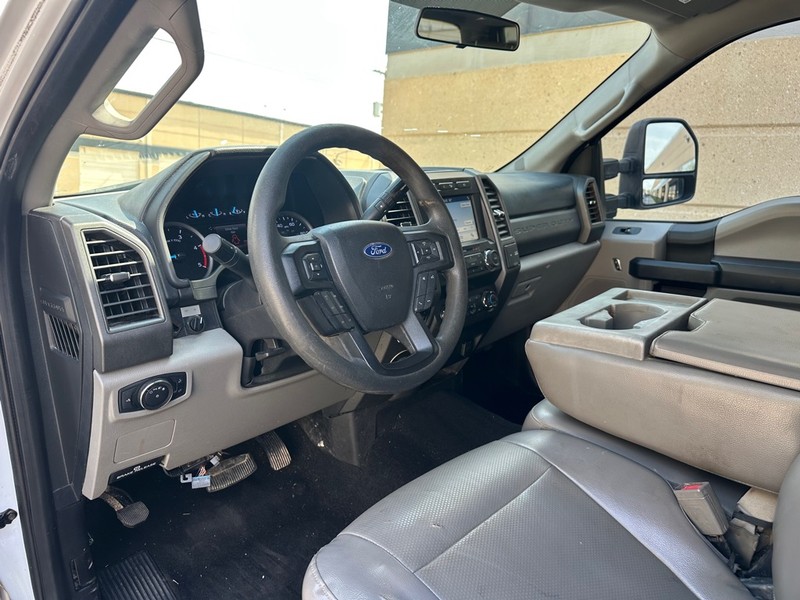 Ford Super Duty F-250 SRW Vehicle Full-screen Gallery Image 19