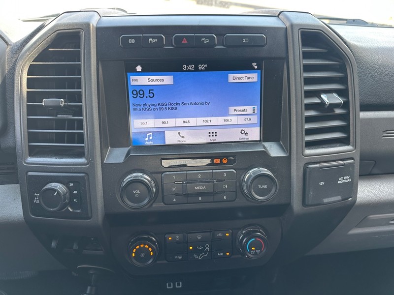 Ford Super Duty F-250 SRW Vehicle Full-screen Gallery Image 20