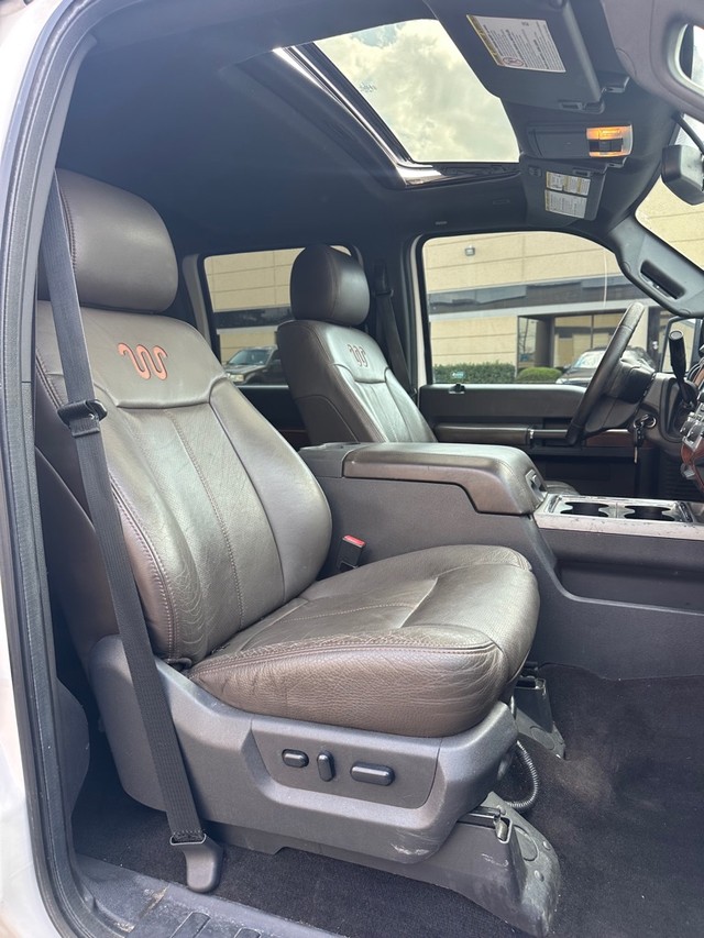 Ford Super Duty F-250 SRW Vehicle Full-screen Gallery Image 13