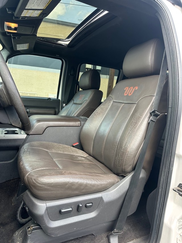 Ford Super Duty F-250 SRW Vehicle Full-screen Gallery Image 15