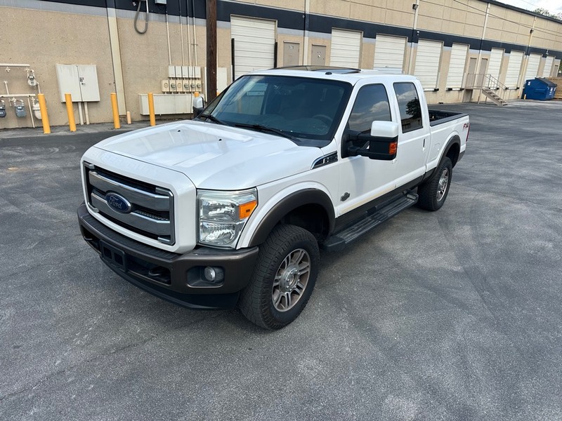 Ford Super Duty F-250 SRW Vehicle Full-screen Gallery Image 2