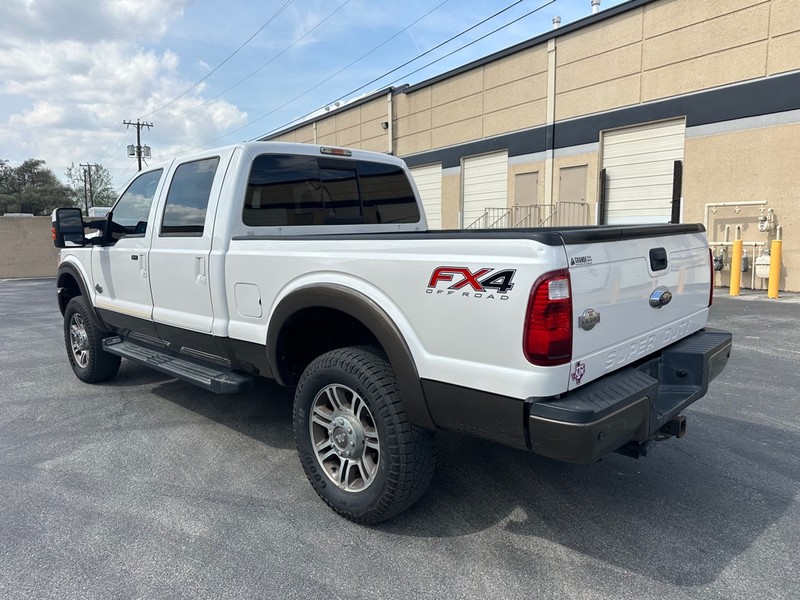 Ford Super Duty F-250 SRW Vehicle Full-screen Gallery Image 4