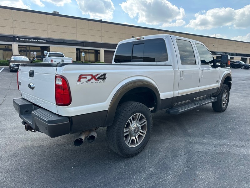 Ford Super Duty F-250 SRW Vehicle Full-screen Gallery Image 5