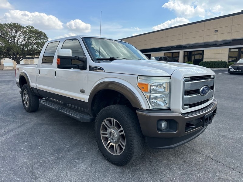 Ford Super Duty F-250 SRW Vehicle Full-screen Gallery Image 7