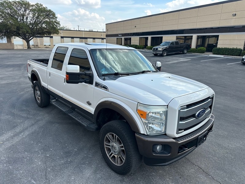 Ford Super Duty F-250 SRW Vehicle Full-screen Gallery Image 8