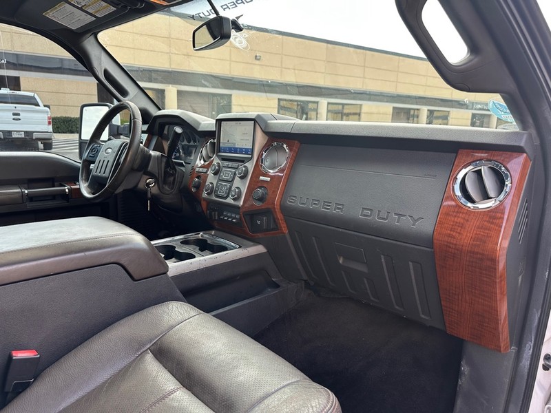 Ford Super Duty F-250 SRW Vehicle Full-screen Gallery Image 14