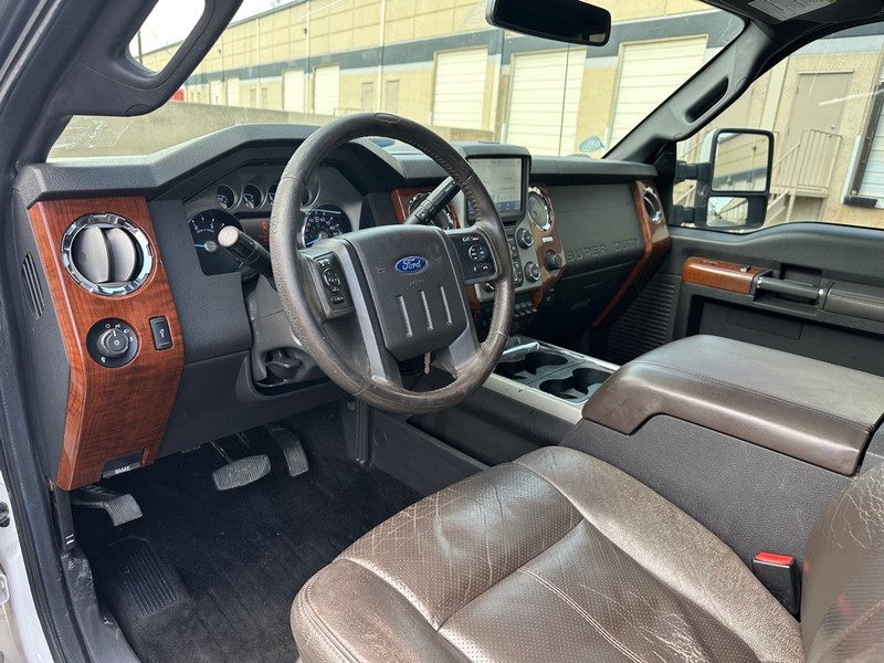 Ford Super Duty F-250 SRW Vehicle Full-screen Gallery Image 16