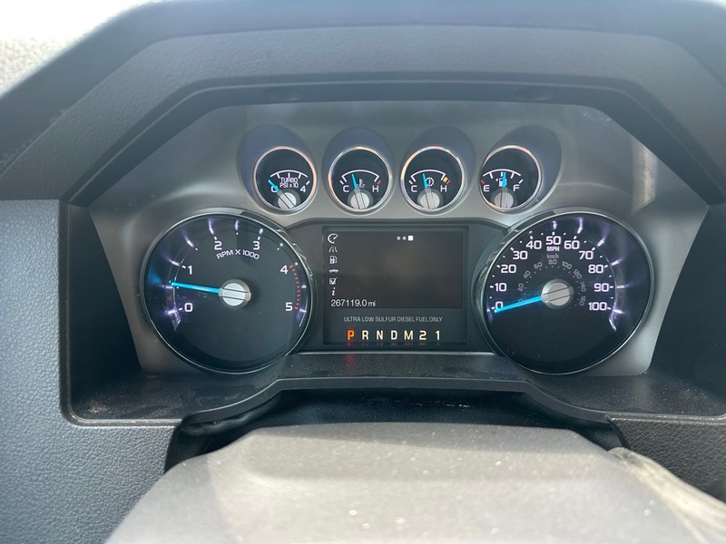 Ford Super Duty F-250 SRW Vehicle Full-screen Gallery Image 18