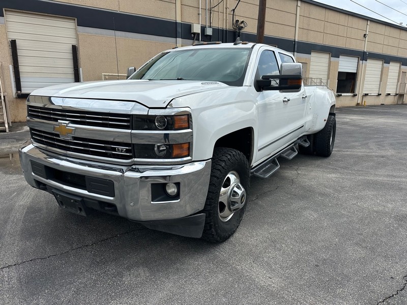 Chevrolet Silverado 3500HD Vehicle Full-screen Gallery Image 01