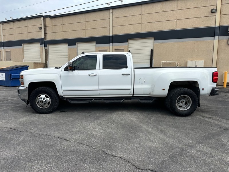 Chevrolet Silverado 3500HD Vehicle Full-screen Gallery Image 03