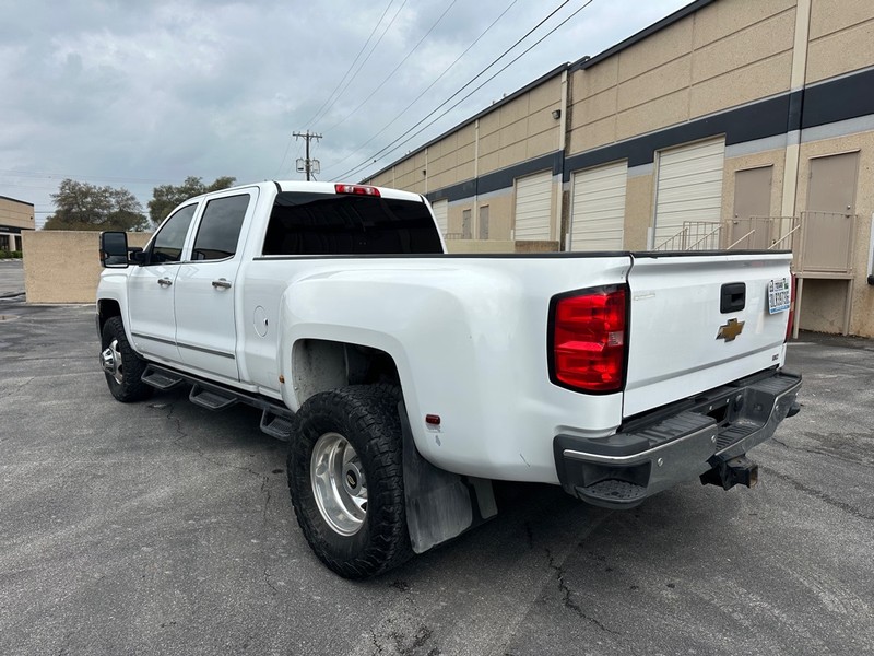 Chevrolet Silverado 3500HD Vehicle Full-screen Gallery Image 04