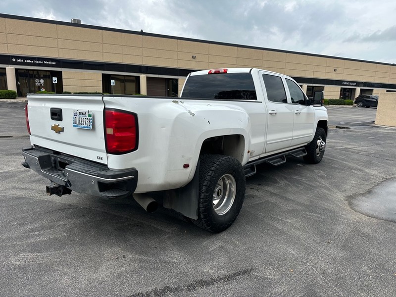 Chevrolet Silverado 3500HD Vehicle Full-screen Gallery Image 05