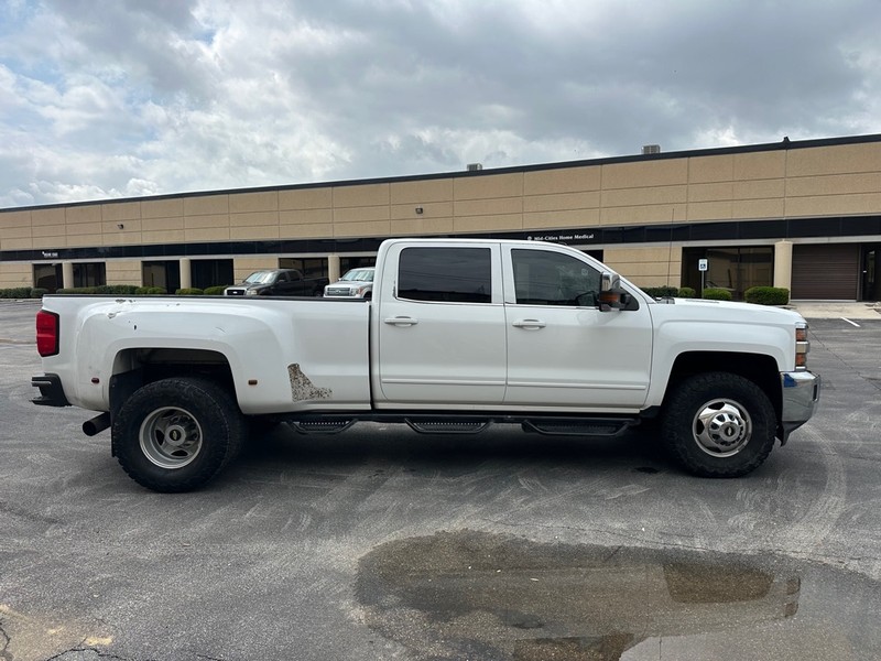 Chevrolet Silverado 3500HD Vehicle Full-screen Gallery Image 06