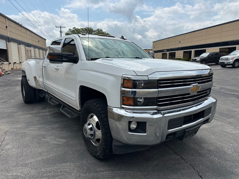 Chevrolet Silverado 3500HD Vehicle Full-screen Gallery Image 07