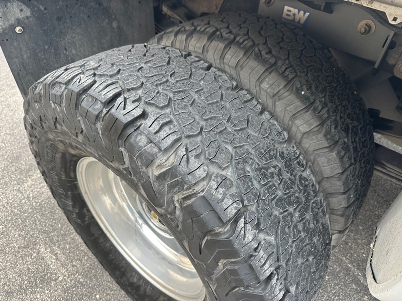 Chevrolet Silverado 3500HD Vehicle Full-screen Gallery Image 11