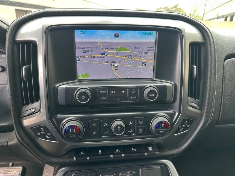 Chevrolet Silverado 3500HD Vehicle Full-screen Gallery Image 19