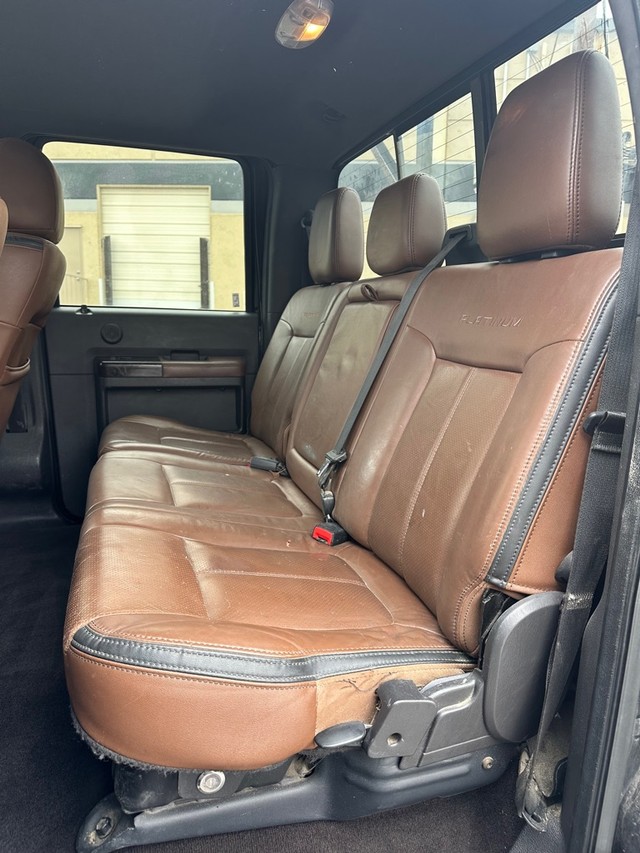 Ford Super Duty F-350 DRW Vehicle Full-screen Gallery Image 11