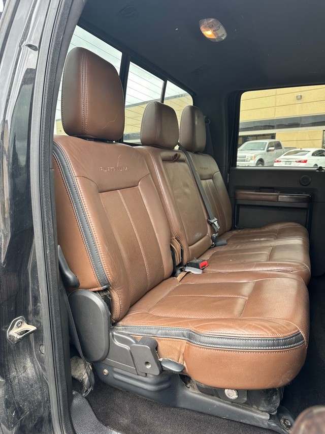 Ford Super Duty F-350 DRW Vehicle Full-screen Gallery Image 12