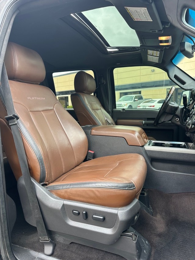 Ford Super Duty F-350 DRW Vehicle Full-screen Gallery Image 15