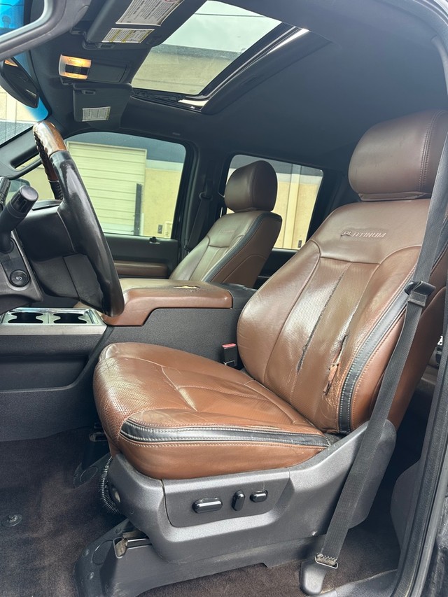 Ford Super Duty F-350 DRW Vehicle Full-screen Gallery Image 17