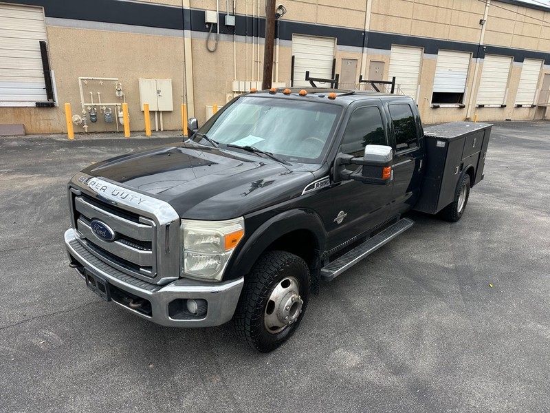 Ford Super Duty F-350 DRW Vehicle Full-screen Gallery Image 02