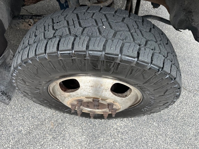 Ford Super Duty F-350 DRW Vehicle Full-screen Gallery Image 09