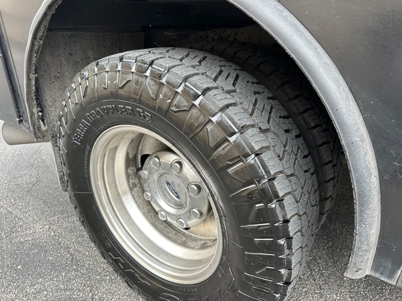 Ford Super Duty F-350 DRW Vehicle Full-screen Gallery Image 10