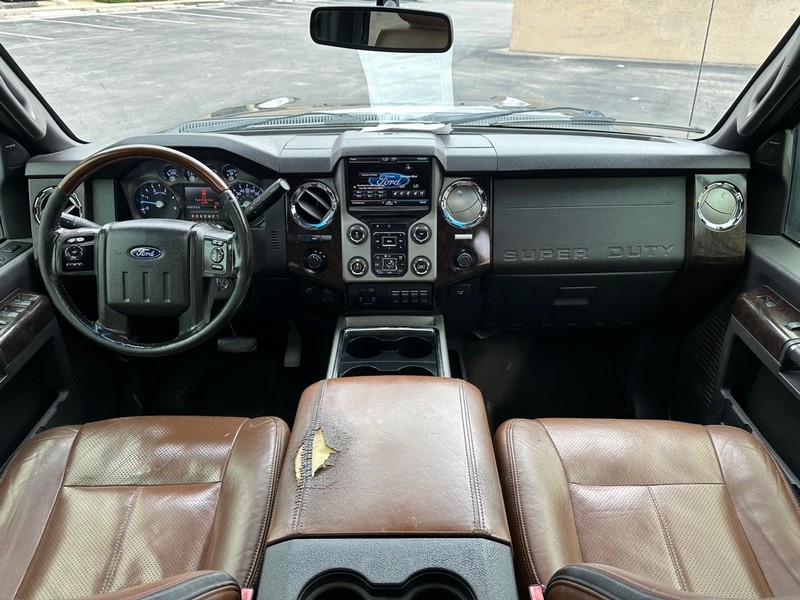 Ford Super Duty F-350 DRW Vehicle Full-screen Gallery Image 13