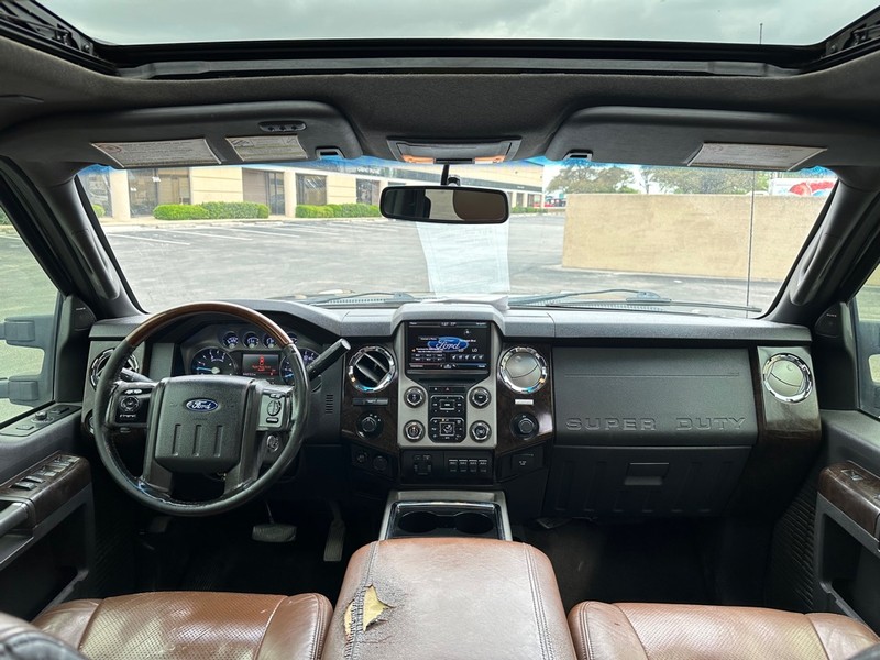 Ford Super Duty F-350 DRW Vehicle Full-screen Gallery Image 14