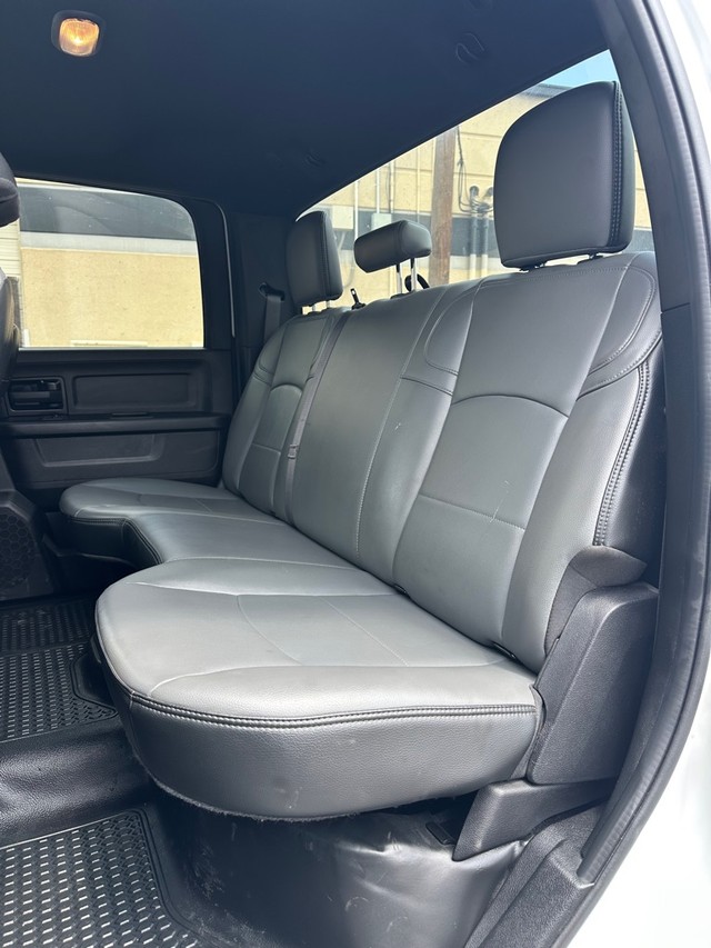 Ram 2500 Vehicle Full-screen Gallery Image 09