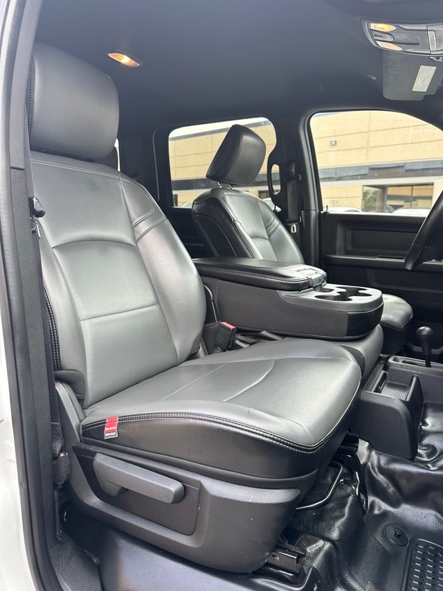 Ram 2500 Vehicle Full-screen Gallery Image 12