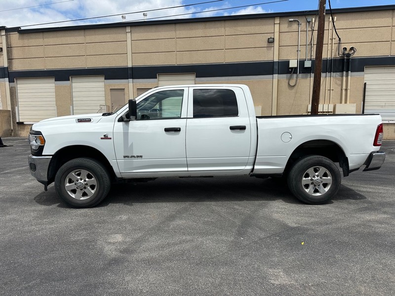Ram 2500 Vehicle Full-screen Gallery Image 03