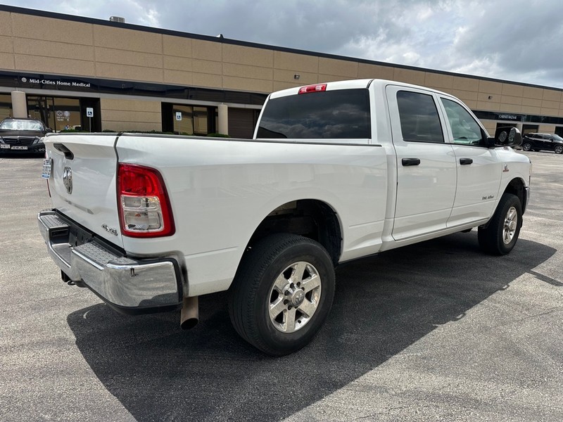 Ram 2500 Vehicle Full-screen Gallery Image 05