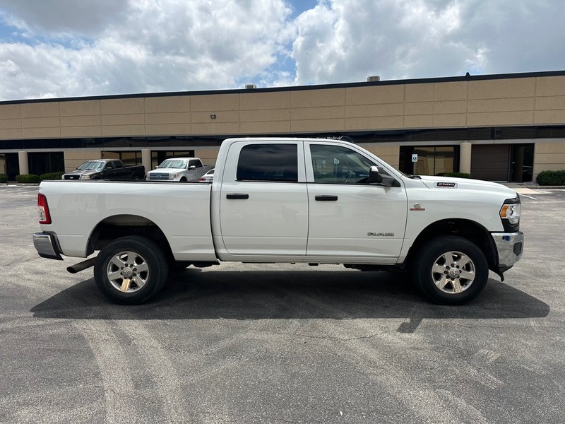Ram 2500 Vehicle Full-screen Gallery Image 06