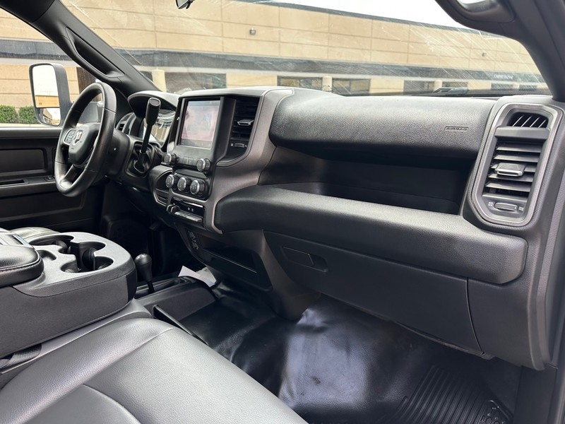Ram 2500 Vehicle Full-screen Gallery Image 13