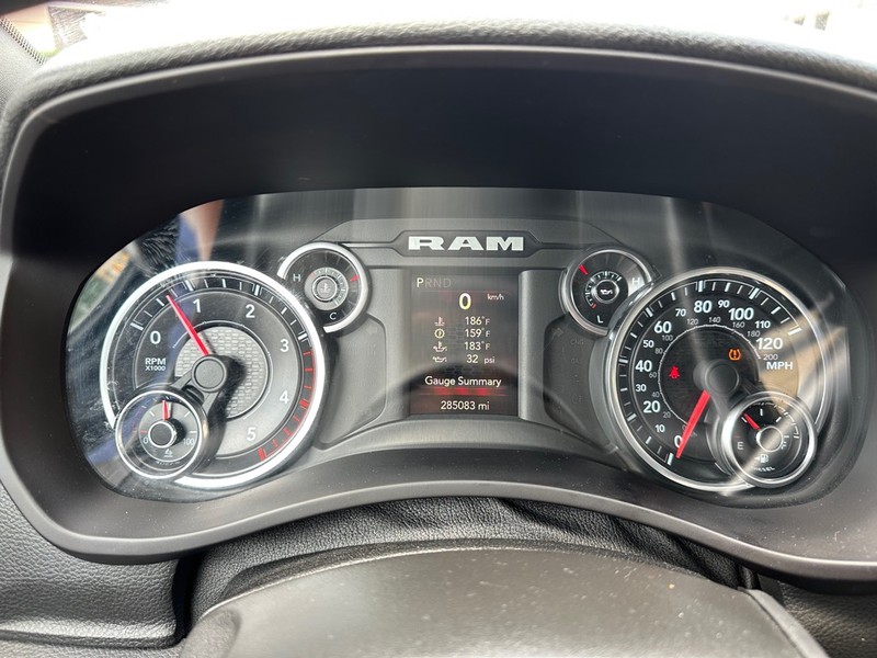 Ram 2500 Vehicle Full-screen Gallery Image 17