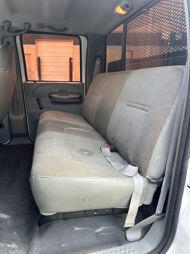 Ford Super Duty F-450 DRW Vehicle Full-screen Gallery Image 08