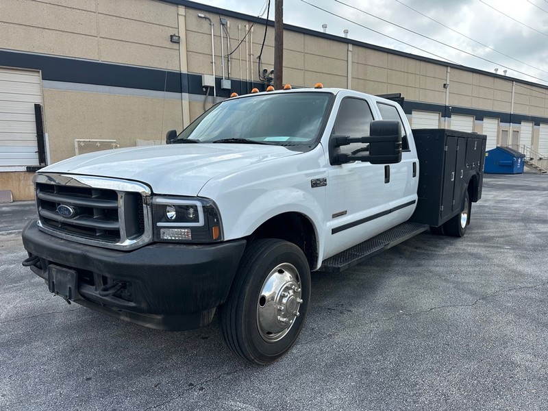 Ford Super Duty F-450 DRW Vehicle Full-screen Gallery Image 01