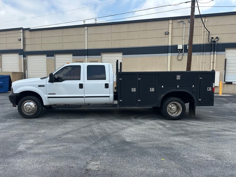 Ford Super Duty F-450 DRW Vehicle Full-screen Gallery Image 02