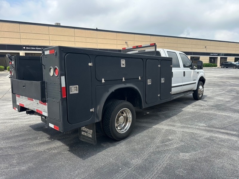 Ford Super Duty F-450 DRW Vehicle Full-screen Gallery Image 03